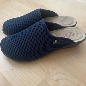 NWOT Fly Flot navy blue clogs